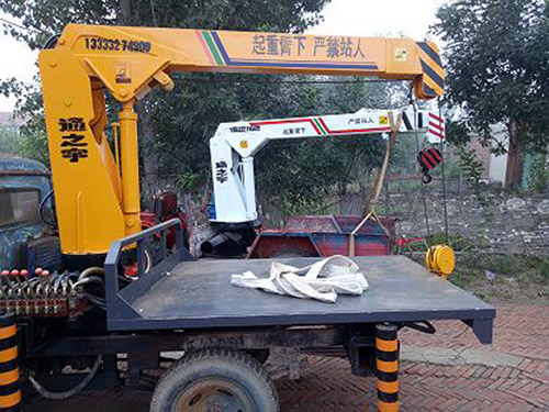 制造中的随车吊运机